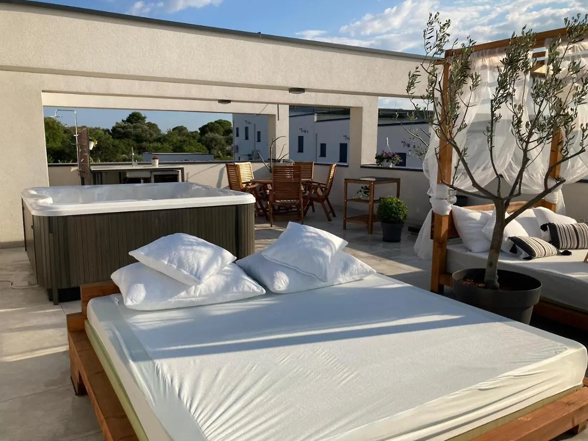 Rooftop Spa Apartment Trogir