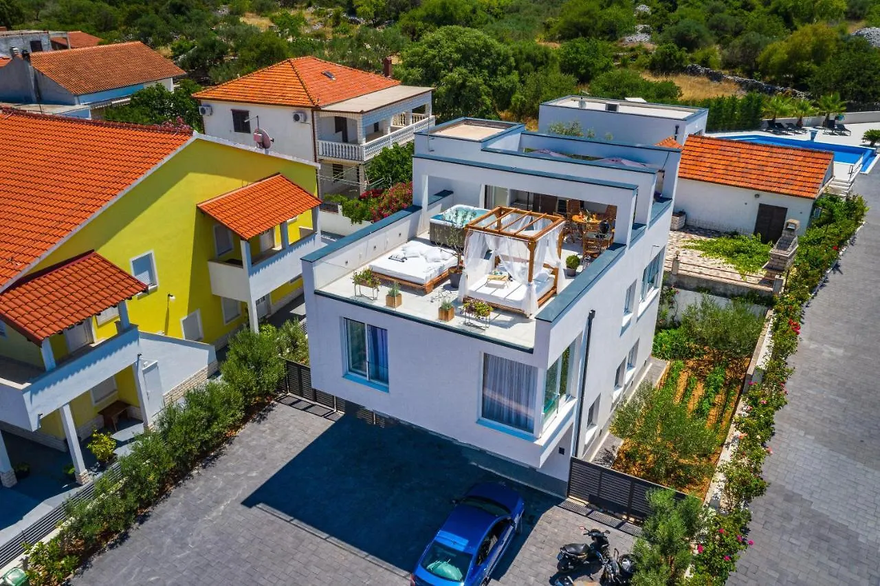 Rooftop Spa Apartment Trogir